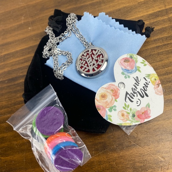 Tree Diffuser Necklace - Picture 2 of 2